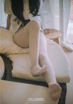 大胸女学生